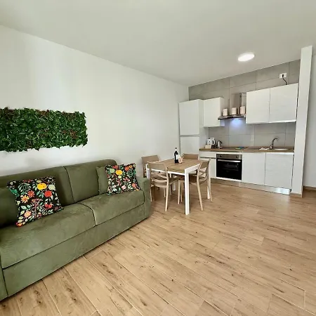 Dei Principi 2, Aeroporto E Parcheggio Gratuito Apartment